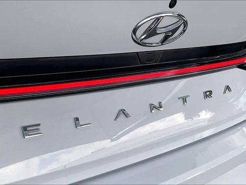 Certified 2021 Hyundai Elantra Limited w/ Cargo Package image 10