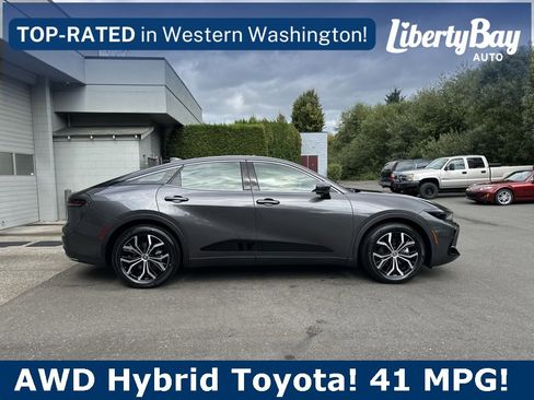 Used 2024 Toyota Crown Limited image 4