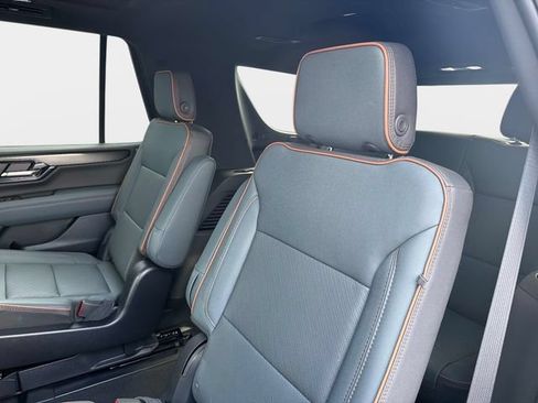 Used 2025 GMC Yukon AT4 w/ AT4 Premium Plus Package AWD/4WD image 12