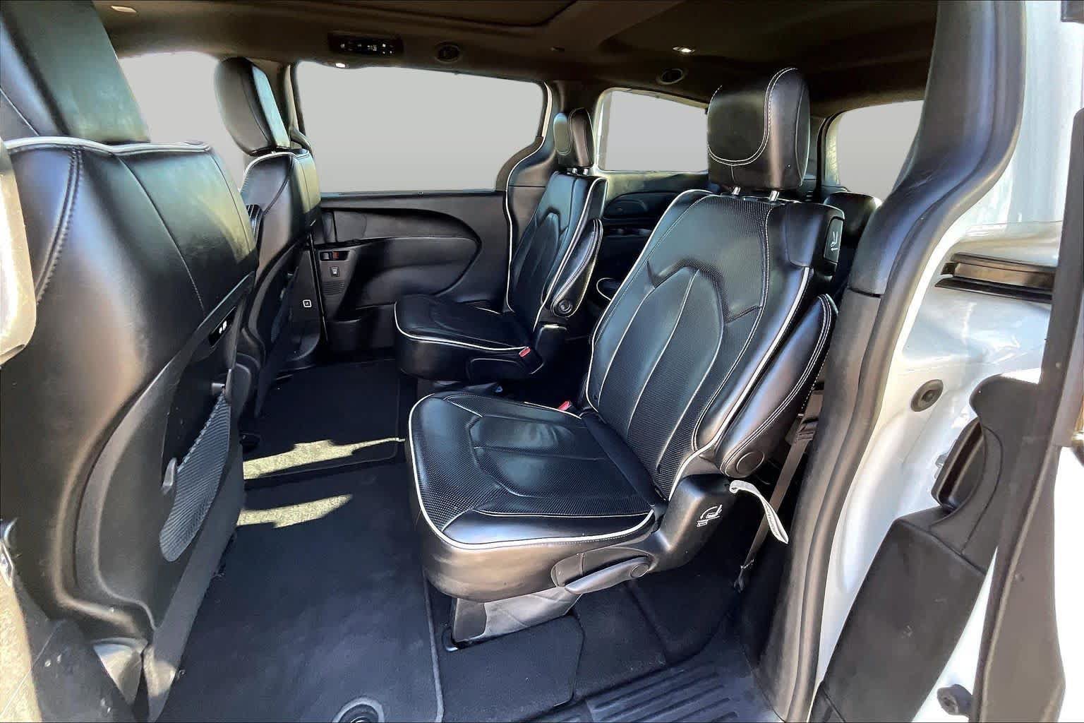 Used 2025 Chrysler Pacifica Limited FWD image 20