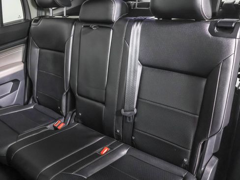 Used 2022 Volkswagen Atlas SE image 34