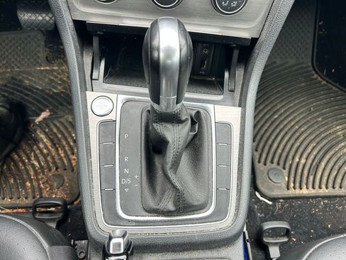Used 2016 Volkswagen Golf SE FWD image 25