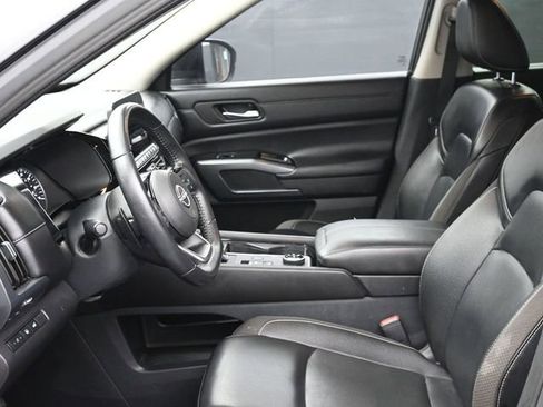 Used 2024 Nissan Pathfinder SL AWD/4WD image 23