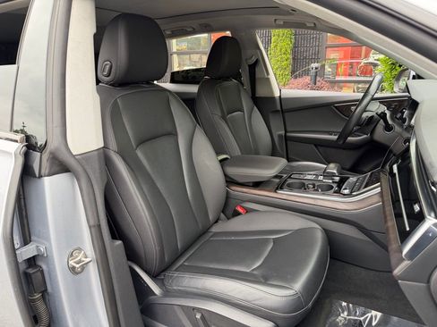 Used 2019 Audi Q8 Premium Plus w/ Premium Plus AWD/4WD image 34