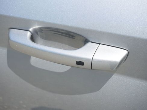 Certified 2025 Hyundai Venue SEL image 22