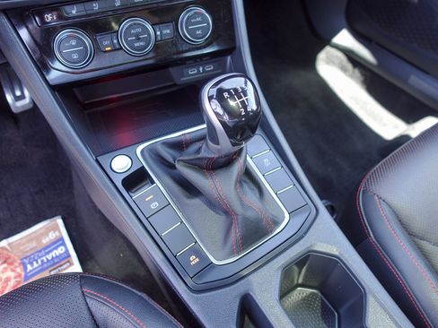 Used 2024 Volkswagen Jetta GLI Autobahn FWD image 18