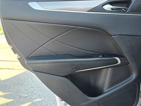 Used 2019 Lincoln MKC Premiere FWD image 11
