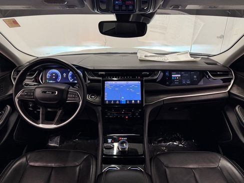 Used 2022 Jeep Grand Cherokee L Limited w/ Black Appearance Package image 23