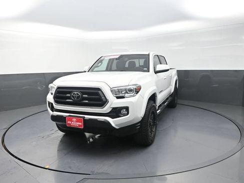 Used 2022 Toyota Tacoma SR5 AWD/4WD image 24