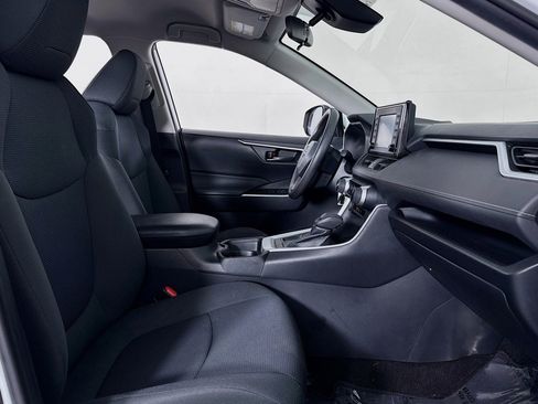 Used 2019 Toyota RAV4 LE w/ Carpet Mat Package image 6