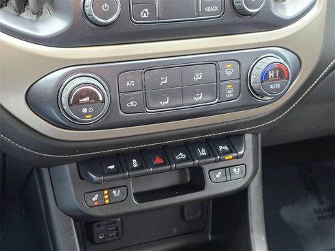 Used 2022 GMC Canyon Denali w/ Denali Black Edition Package image 24