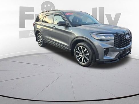 Used 2025 Ford Explorer ST-Line AWD/4WD image 3