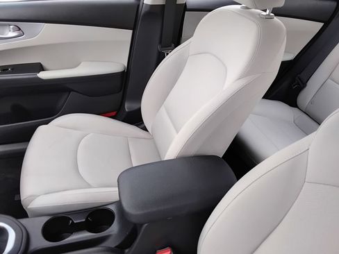 Used 2023 Kia Forte LXS FWD image 8