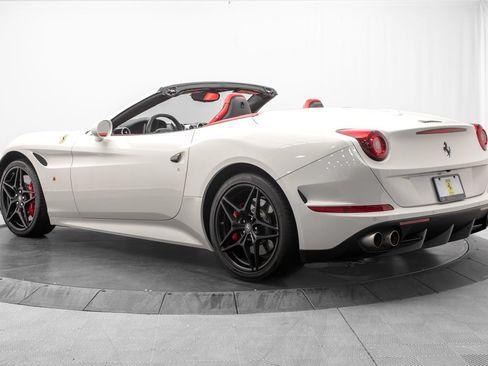 Used 2016 Ferrari California T RWD image 5