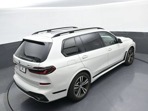 Used 2026 BMW X7 xDrive40i w/ M Sport Package AWD/4WD image 38