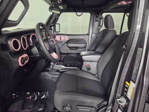 Used 2023 Jeep Gladiator Sport AWD/4WD image 9