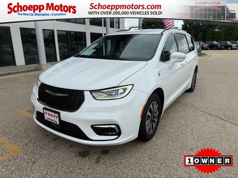 Used 2021 Chrysler Pacifica Touring-L image 1