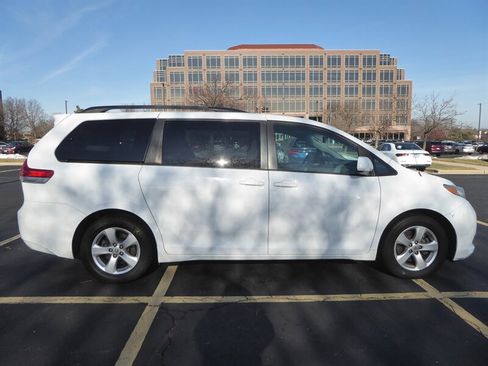 Used 2014 Toyota Sienna LE image 8