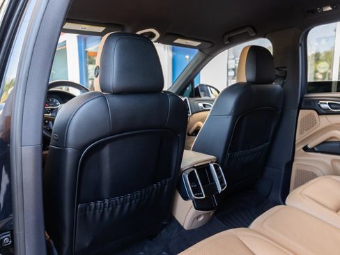 Used 2016 Porsche Cayenne AWD/4WD image 33