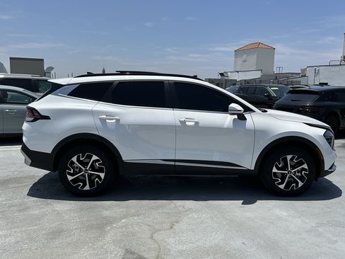 Certified 2025 Kia Sportage EX w/ EX Premium Package AWD/4WD image 8