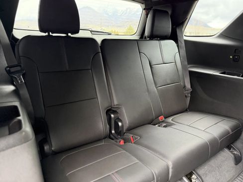 Used 2024 Chevrolet Traverse RS image 19