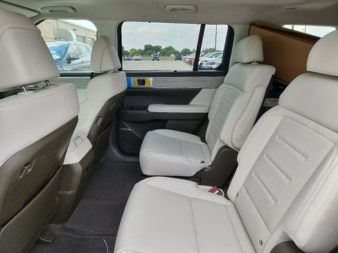 New 2025 Hyundai Santa Fe Calligraphy image 9