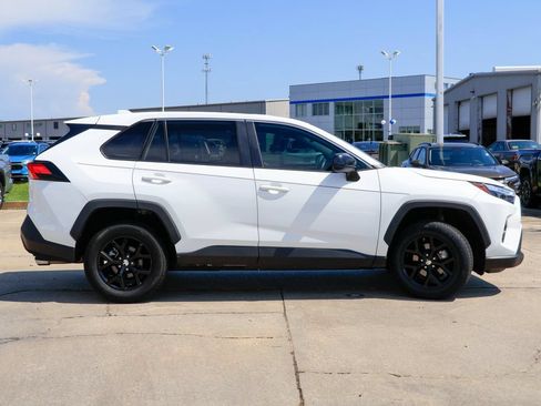 Used 2024 Toyota RAV4 LE FWD image 22
