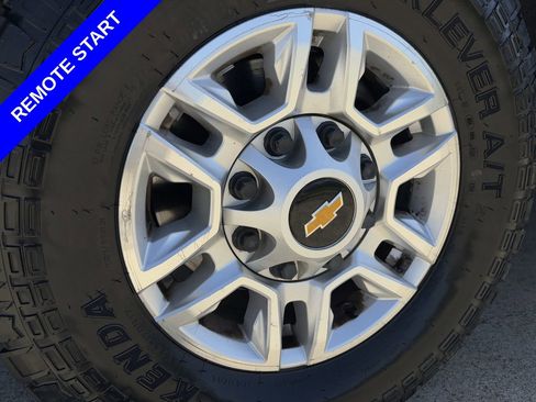 Used 2023 Chevrolet Silverado 2500 LT w/ Convenience Package image 11
