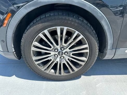 Used 2016 Lincoln MKX Reserve w/ Technology Package FWD image 2
