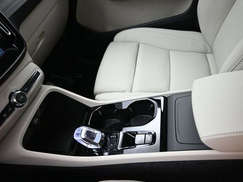 New 2026 Volvo XC40 B5 Ultra w/ Climate Package image 16