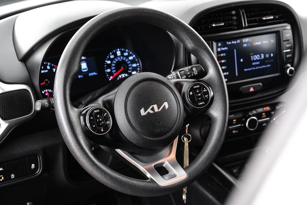 Used 2022 Kia Soul LX w/ Technology Package FWD image 14