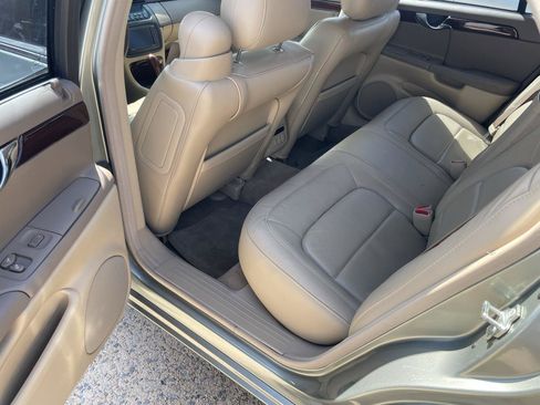 Used 2005 Cadillac De Ville DTS w/ Equipment Group FWD image 32