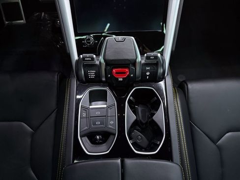 Used 2022 Lamborghini Urus AWD/4WD image 22