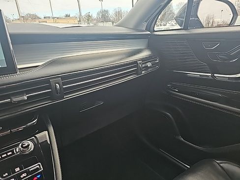 Used 2022 Lincoln Corsair Standard w/ Equipment Group 101A image 19