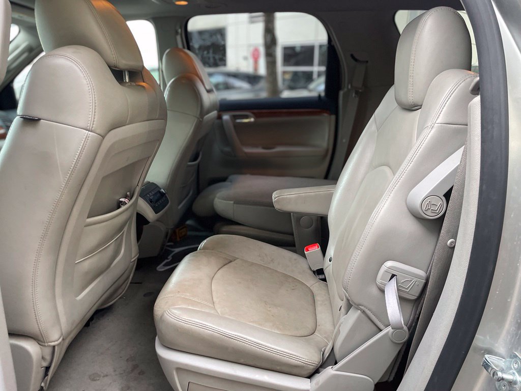 Used 2008 Saturn Outlook XR w/ Premium Trim Package FWD image 21