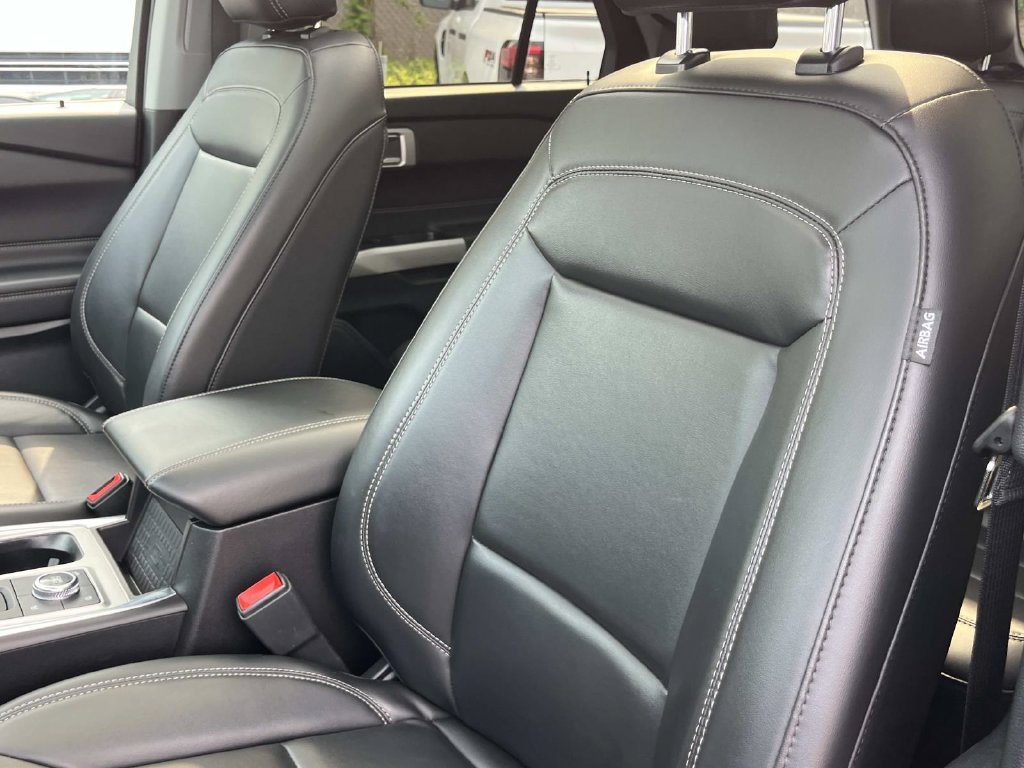 Used 2024 Ford Explorer XLT w/ Equipment Group 202A AWD/4WD image 39