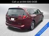 Used 2022 Chrysler Pacifica Touring-L image 5