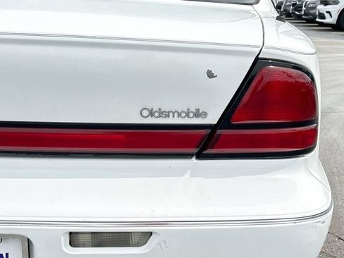 Used 1998 Oldsmobile 88 FWD image 9