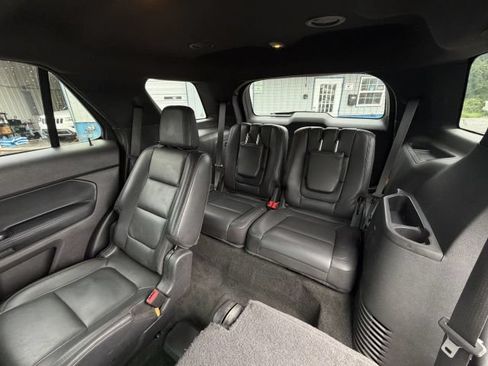 Used 2015 Ford Explorer XLT w/ Equipment Group 202B AWD/4WD image 12