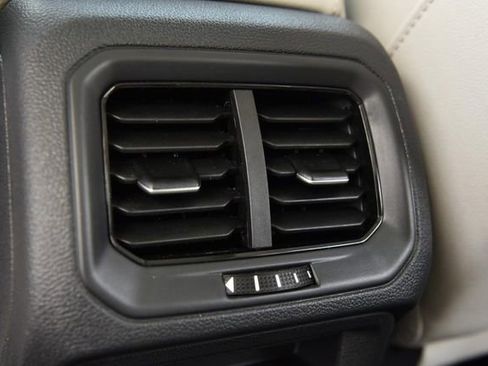 New 2026 Volkswagen Taos SE AWD/4WD image 24