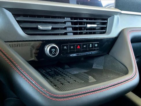 Used 2025 Ford Explorer ST-Line w/ Premium Package RWD image 33