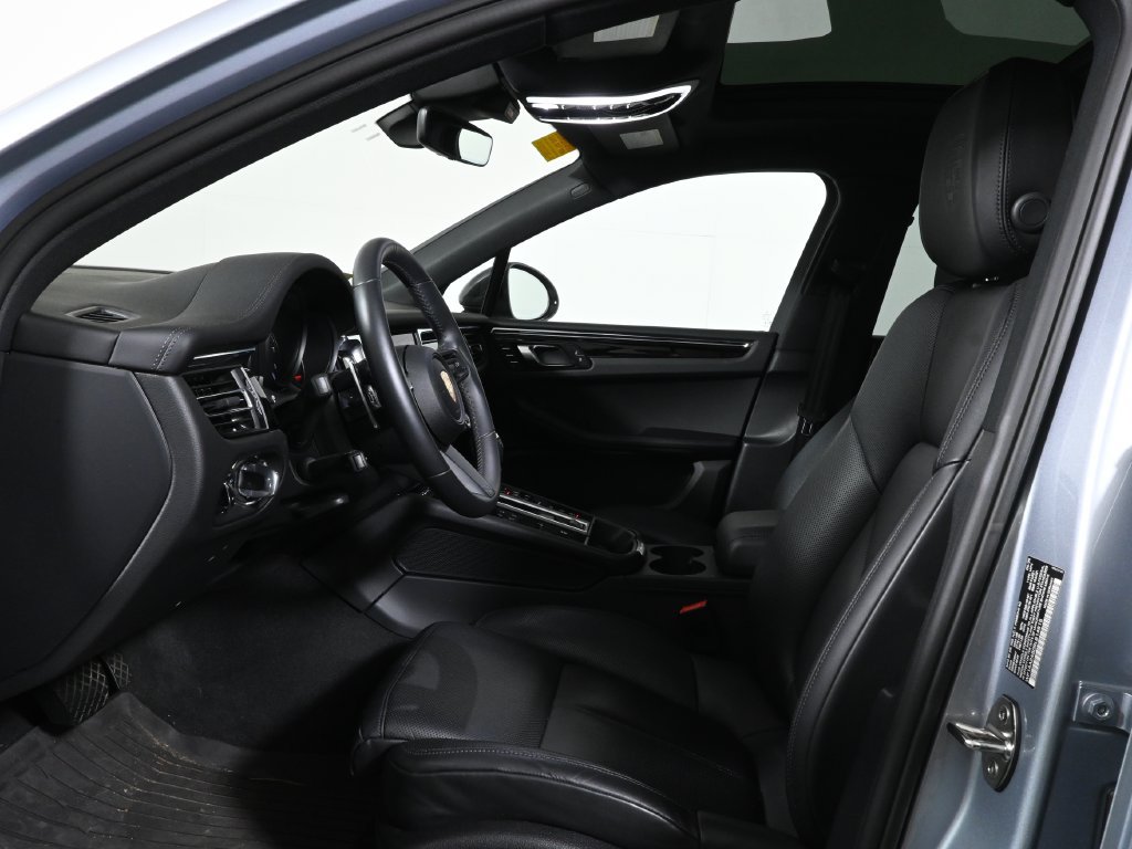 Used 2025 Porsche Macan AWD/4WD image 5