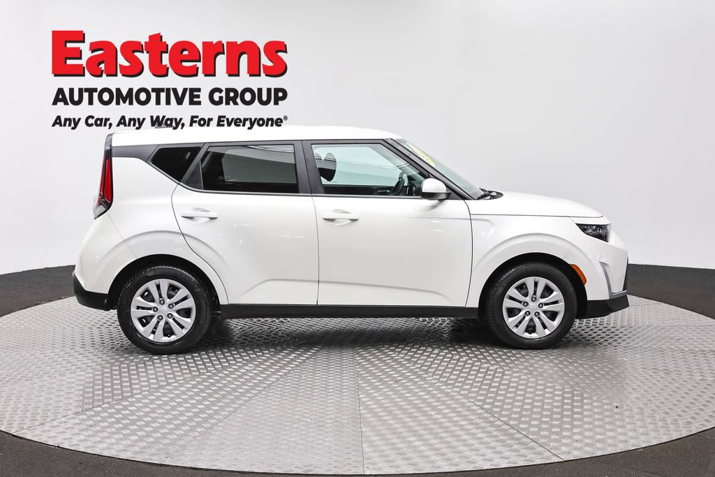 Used 2023 Kia Soul LX FWD image 6