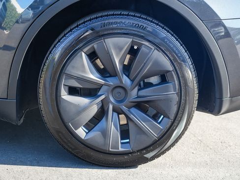 Used 2024 Tesla Model Y Long Range AWD/4WD image 10