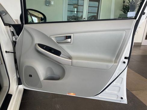 Used 2015 Toyota Prius Four image 16