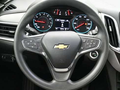 Used 2019 Chevrolet Equinox LS FWD image 22