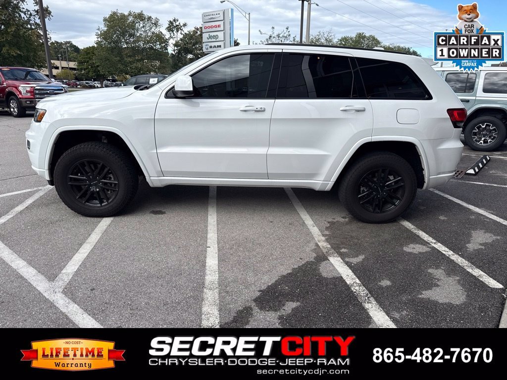 Used 2022 Jeep Grand Cherokee Laredo X AWD/4WD image 4