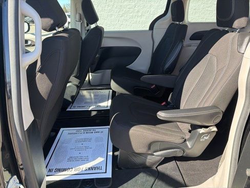 Used 2023 Chrysler Voyager LX FWD image 12