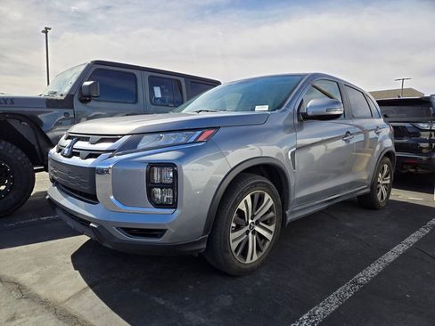 Used 2022 Mitsubishi Outlander Sport SE image 2