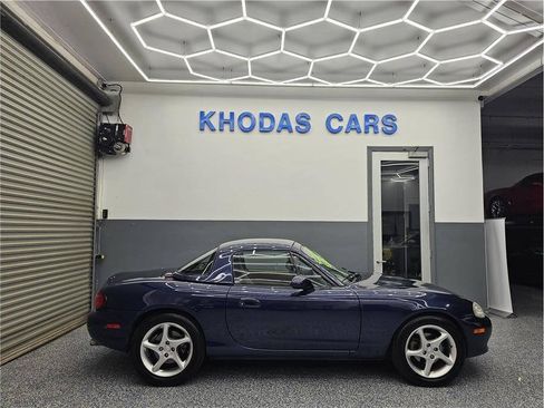Used 2002 MAZDA MX-5 Miata SE RWD image 2